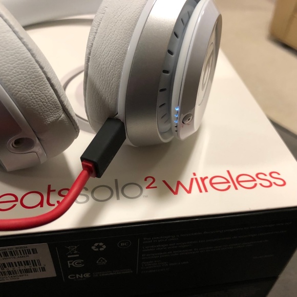Beats Solo2 Wireless - Picture 4 of 6